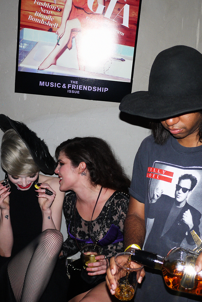 PRINCE, DANIELLE DEFOE & IVY LEVAN DRINKING ALIBI WHISKEY