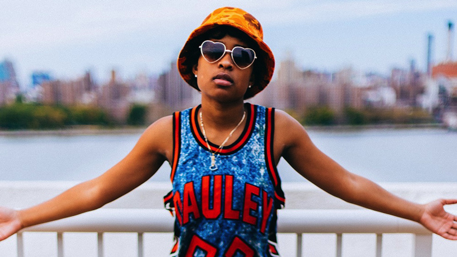 who is the female in dej loaf try me video