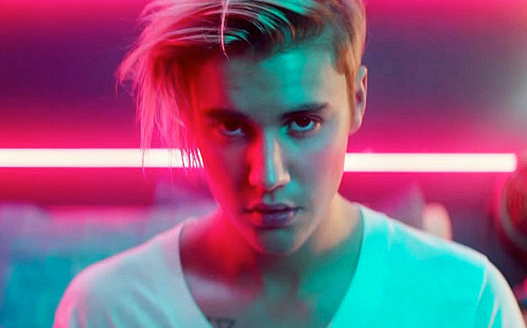 Justin Bieber Looks Possessed While Playing 'Pokémon Go' - Galore