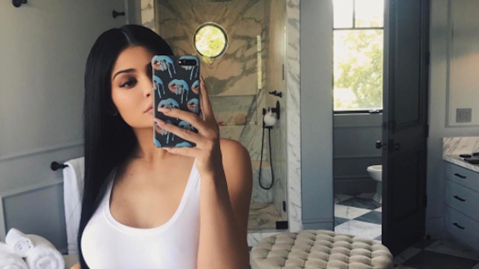 Kylie Wore a Textbook â€œChill Girlâ€ Outfit to Hang With Travis Scott