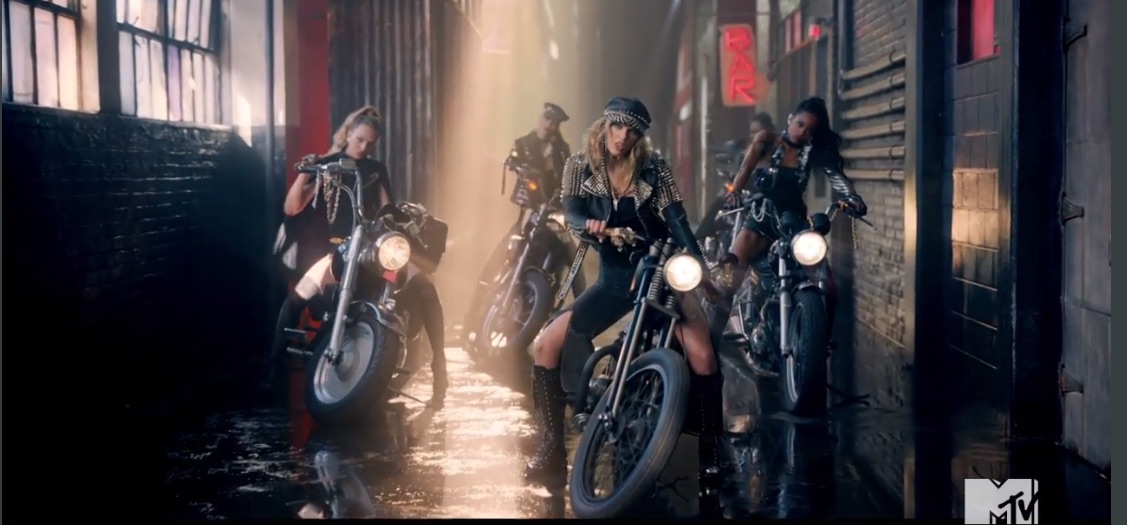 taylor_Swift_motorcycle_Galore_mag