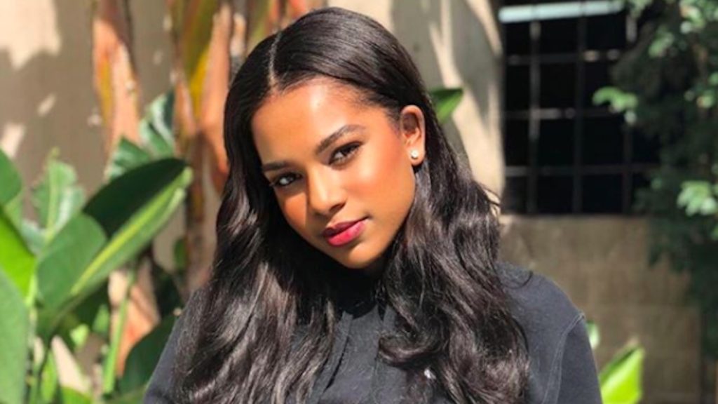 what to buy for a 22 year old female