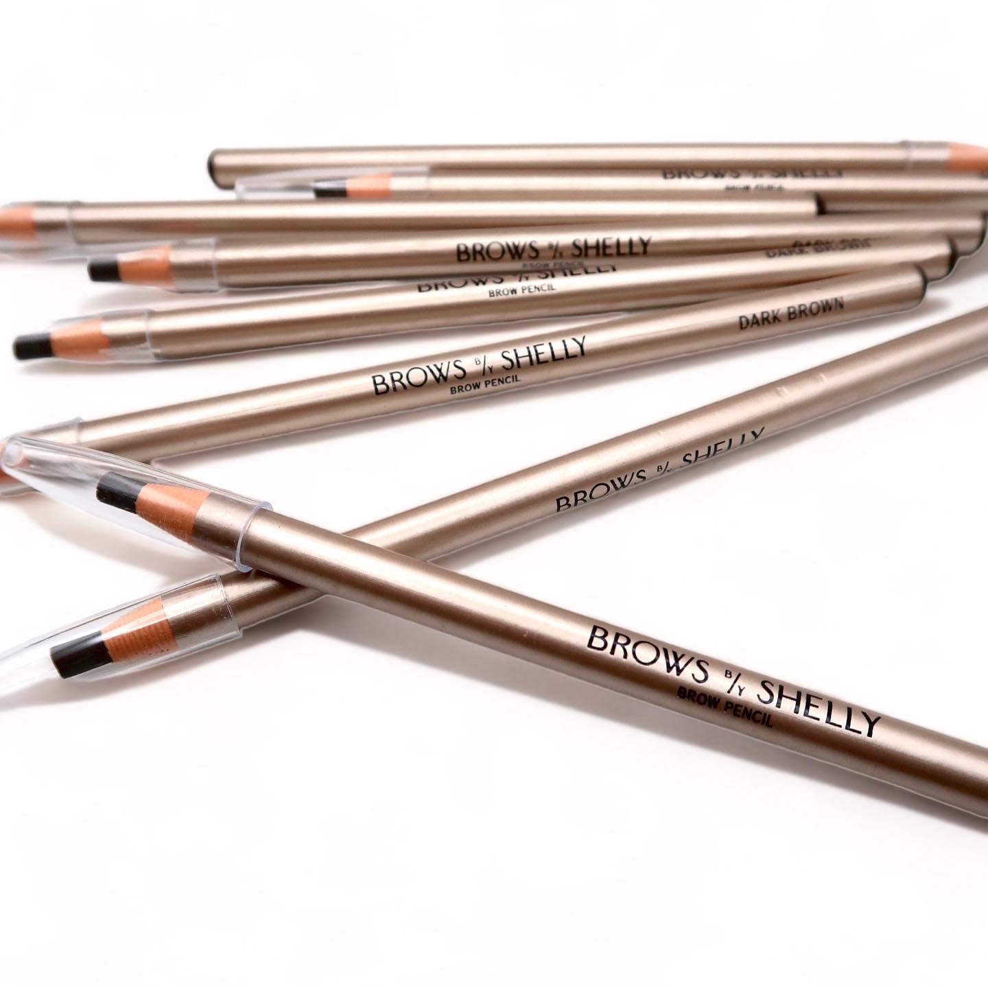 The Art of Brow Tattooing: Brows by Shelly’s Innovative Wax Pencil
and Concealer for Precise Pre-Draws