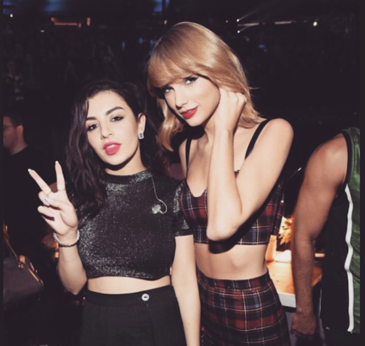 charli_xcx_crop_top_galore_mag charli_xcx_crop_top_galore_mag