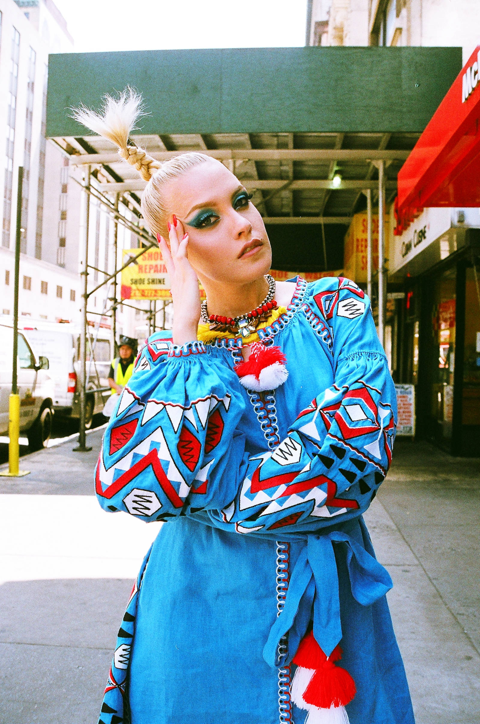 Eden XO's New Single Proves Gold Can Stay in 'El Barrio' Galore