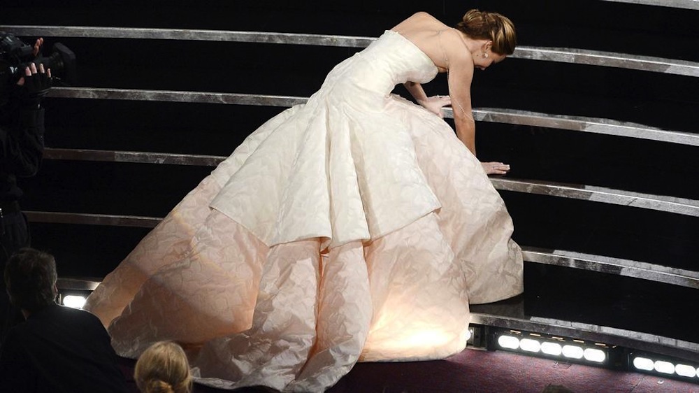 jennifer_lawrence_drunk_fall_galore_mag jennifer_lawrence_drunk_fall_galore_mag