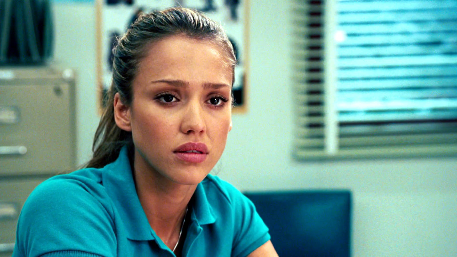 Jessica Alba Says She Doesn't Work Out, Makes Us Question Everything.